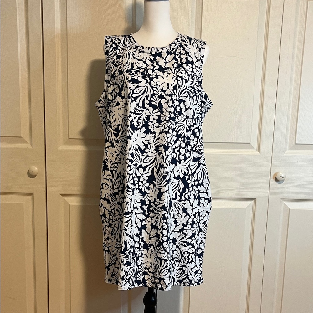 St. John’s Bay, sleeveless dress with pockets, navy and white, size XXL